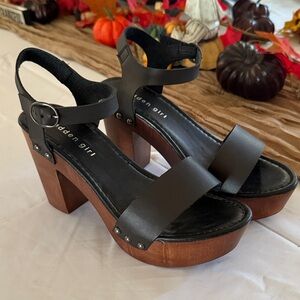 Madden Girl Black and Brown Platform Sandals light weight